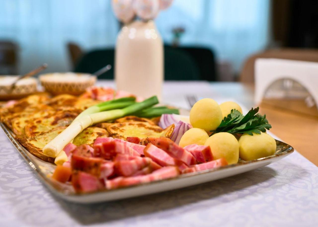 Hotel Dukat Gura Humorului Buitenkant foto